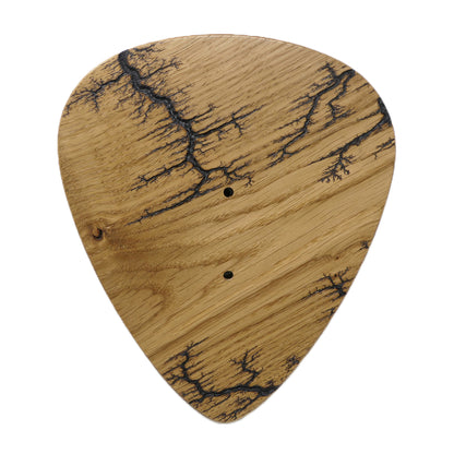 Gitarrenhalter aus Eiche mit Lichtenberg Gravur – DARK LINES FIVE Kork