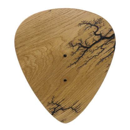 Gitarrenhalter aus Eiche mit Lichtenberg Gravur – DARK LINES FIVE Kork