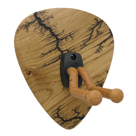 Gitarrenhalter aus Eiche mit Lichtenberg Gravur – DARK LINES FIVE Kork