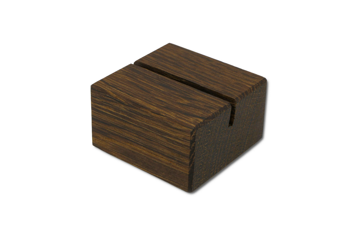 Kartenhalter aus Räuchereiche 4,5 cm mit Kartenschlitz schräg