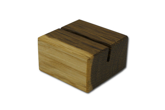 Kartenhalter aus Räuchereiche 4,5 cm mit Splintholz und schrägem Kartenschlitz