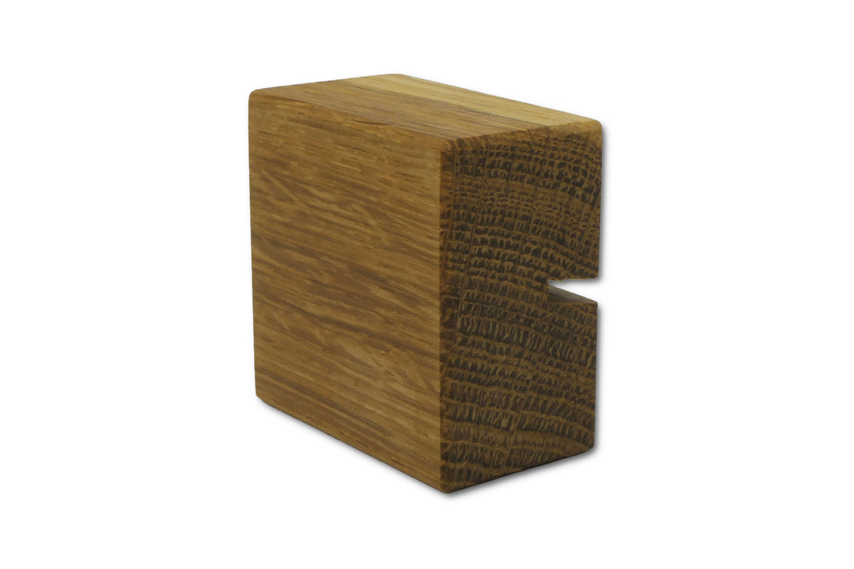 OAK PURE Kartenhalter aus Eiche mit Splintholz und schrägem Schlitz in Seitenansicht