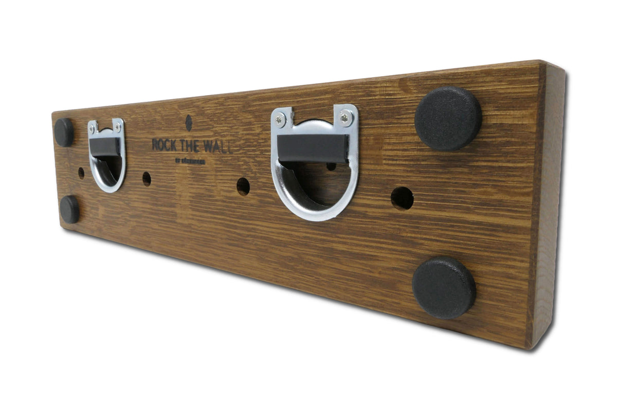 Rückseite des Schlüsselboards aus Räuchereiche mit Aufhängung und ROCK THE WALL Branding
