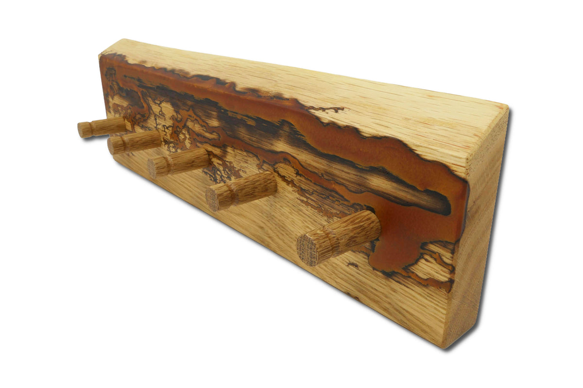 Schlüsselboard aus Eiche mit fünf Eichenhaken und Epoxidharz Flame Copper