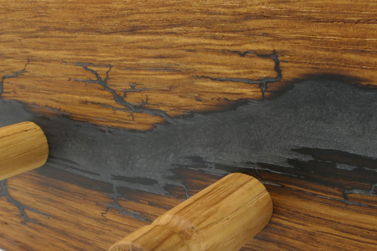 Detail der Lichtenberg-Struktur mit Epoxidharz in Intensiv Anthrazit