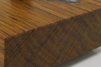 Detail der massiven Roteiche und geölten Holzoberfläche