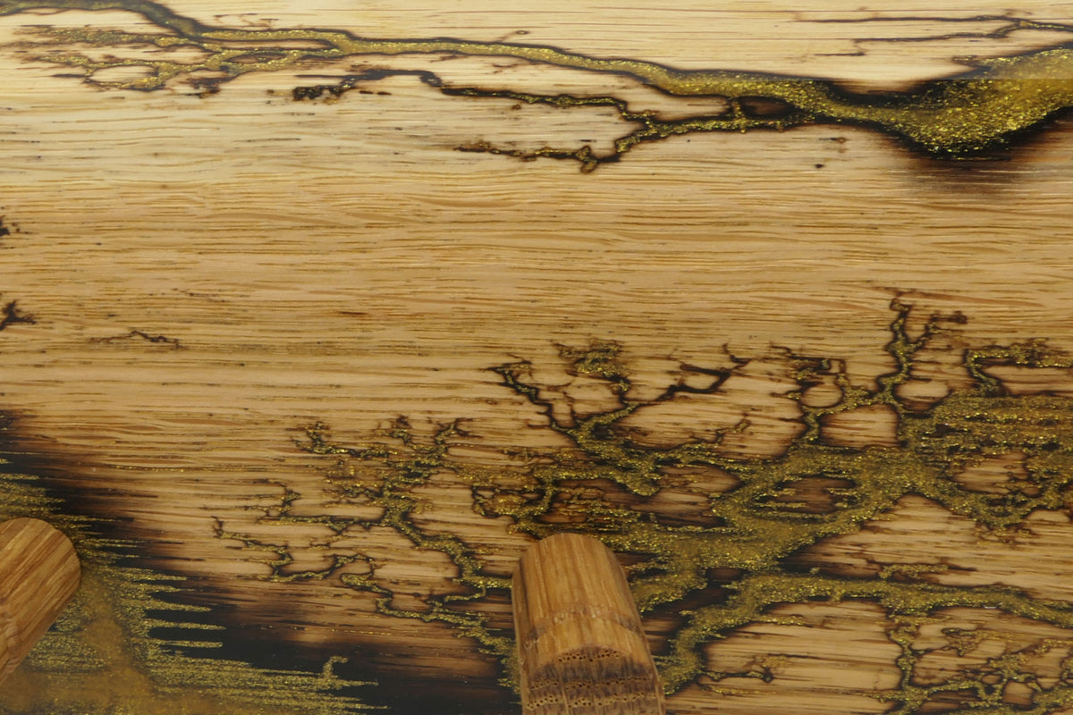 Detail der verzweigten Lichtenberg-Struktur mit Epoxidharz Schimmer-Gold